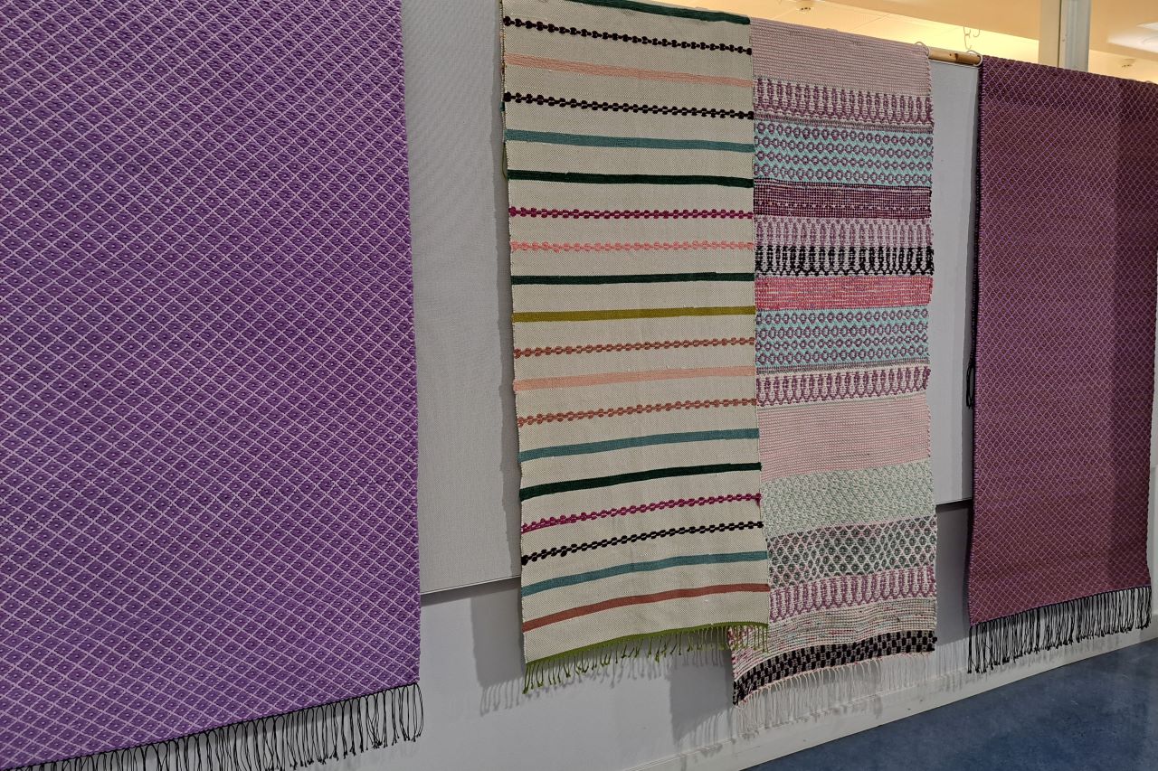 Kangaspuissa kudottuja töitä Malmitalossa - Opistosta käsin - Helsingin ...