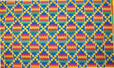 Länsi-afrikkalainen käsinkudottu värikäs kente-kangas.