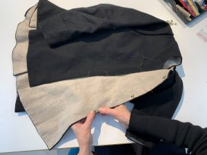 Helsingin pitäjänpuvun röijy valmistumassa