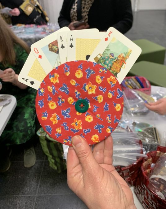 Tilkkupäivien nonstop-pajassa pystyi valmistamaan korttiviuhkan.